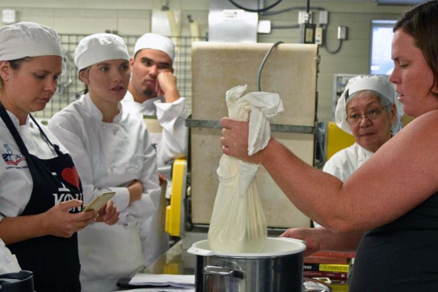 CULINARY ARTS STUDENTS AT PĀLAMANUI LEARN CHEESEMAKING 