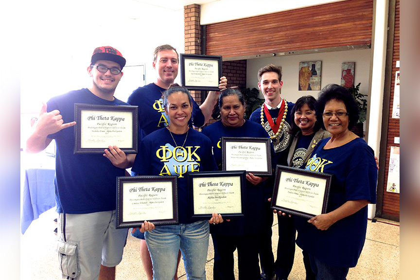 Alpha Psi Epsilon Chapter of Phi Theta Kappa Honor Society receive certificates